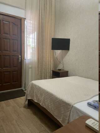 Гостиница Сальма Адлер 2-х местный Эконом с двуспальной кроватью-3