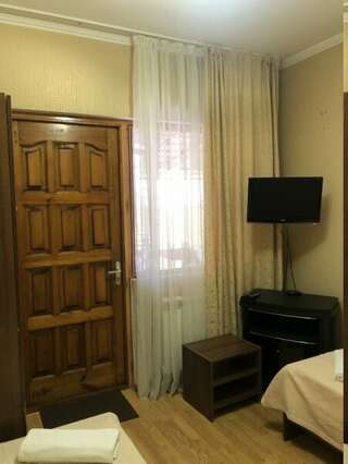 Гостиница Сальма Адлер Двухместный номер с 2 отдельными кроватями и общей ванной комнатой-3