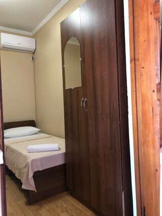 Гостиница Сальма Адлер Двухместный номер с 2 отдельными кроватями и общей ванной комнатой-4