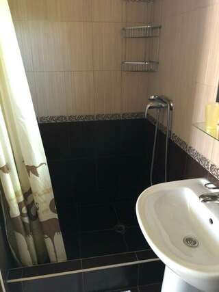 Гостиница Сальма Адлер 4-х местный Стандарт-11